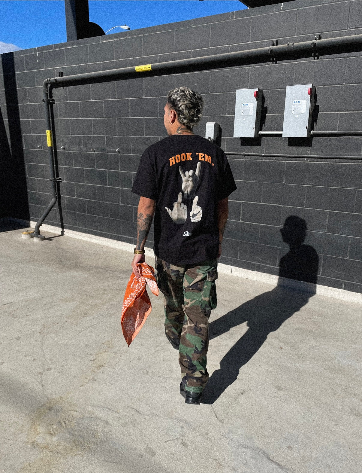 Hook Em Hands Tee